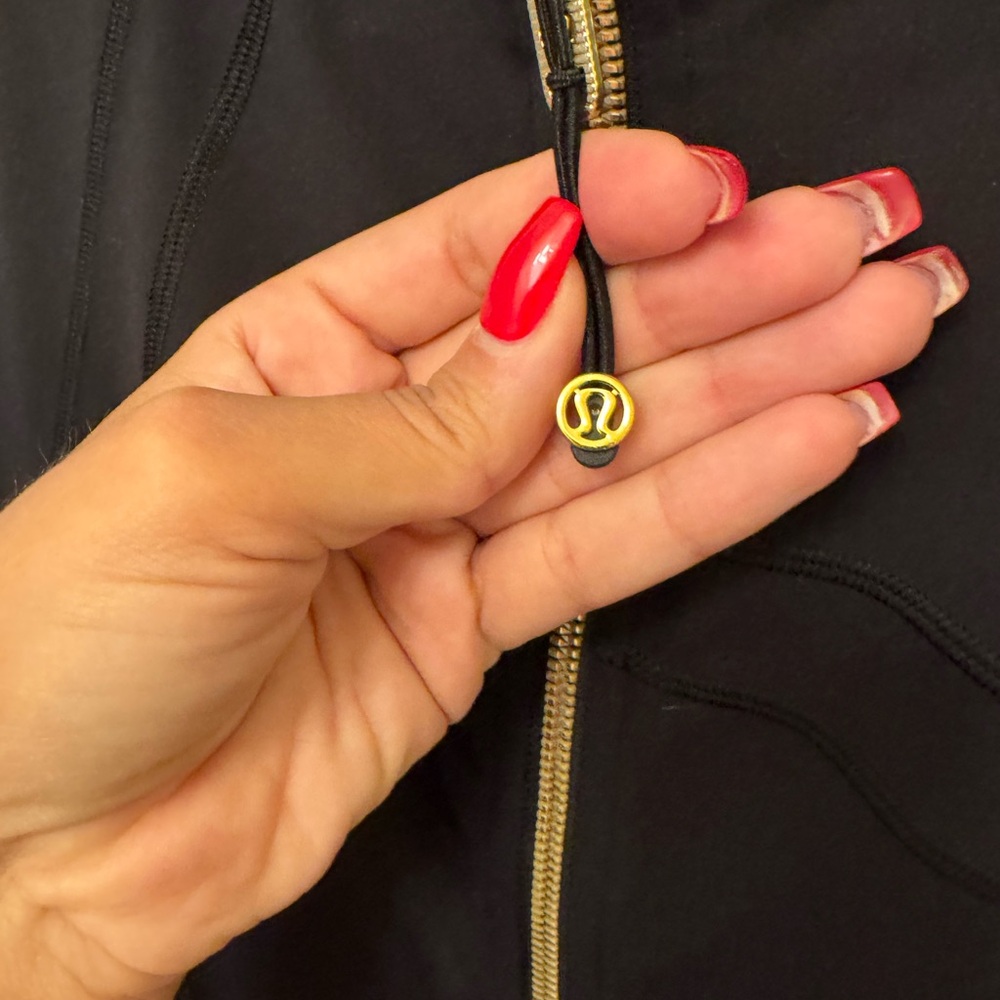 Lululemon black w/ gold zipper define jacket size 10 - Picture 5 of 7